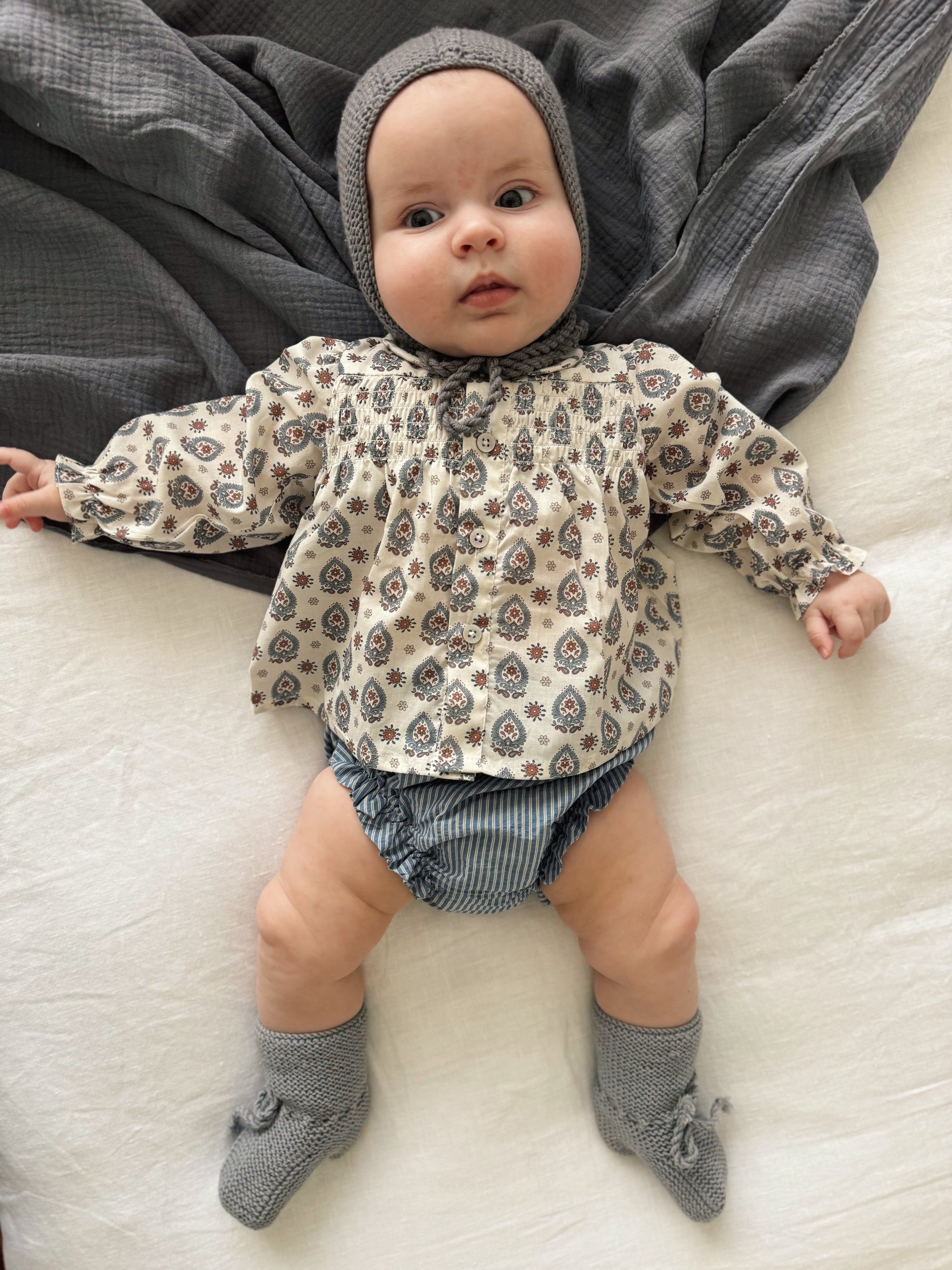 Bebé con blusa Bandana de Tipitesa 100% algodón