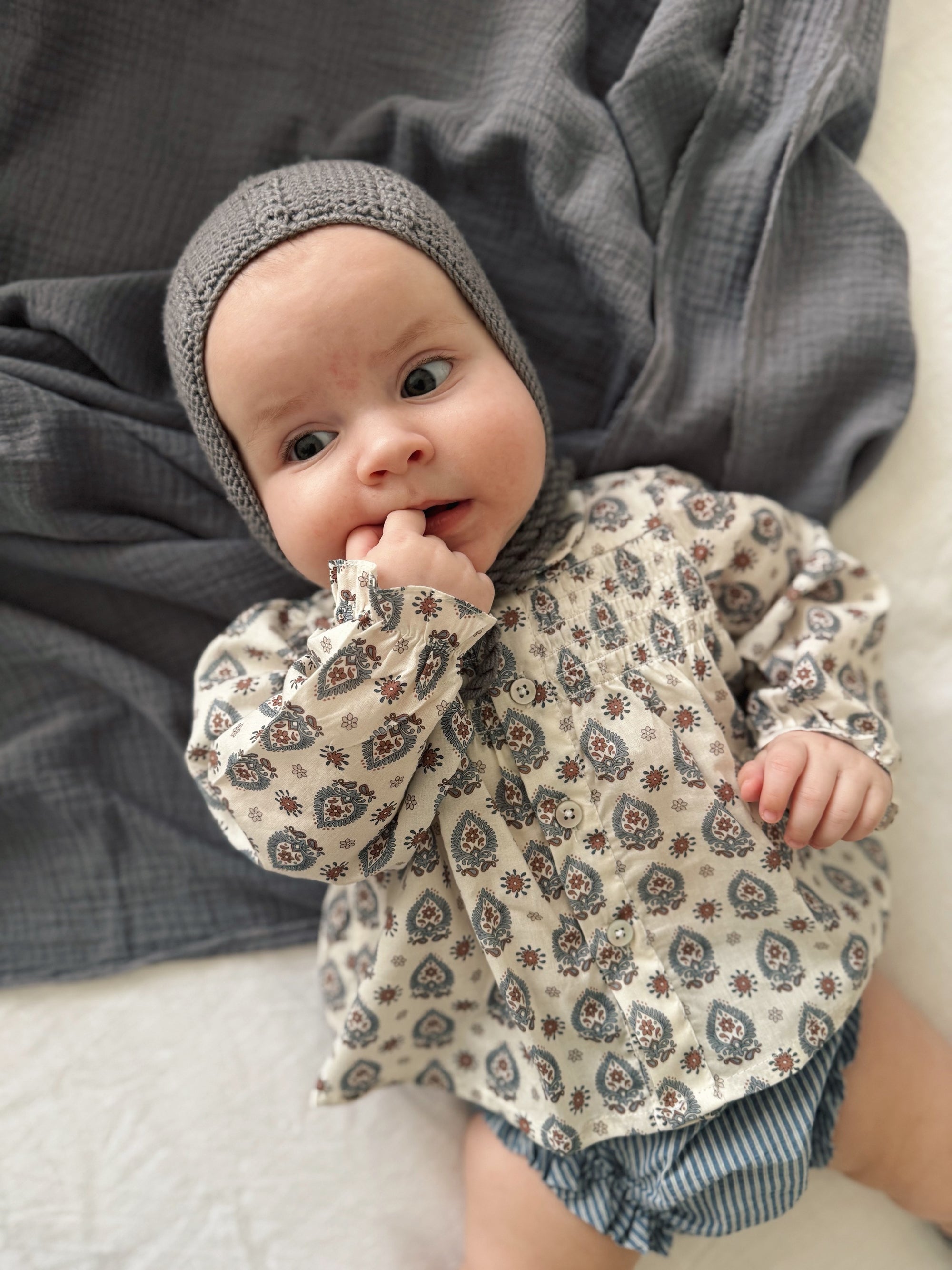 Bebé con blusa Bandana de Tipitesa